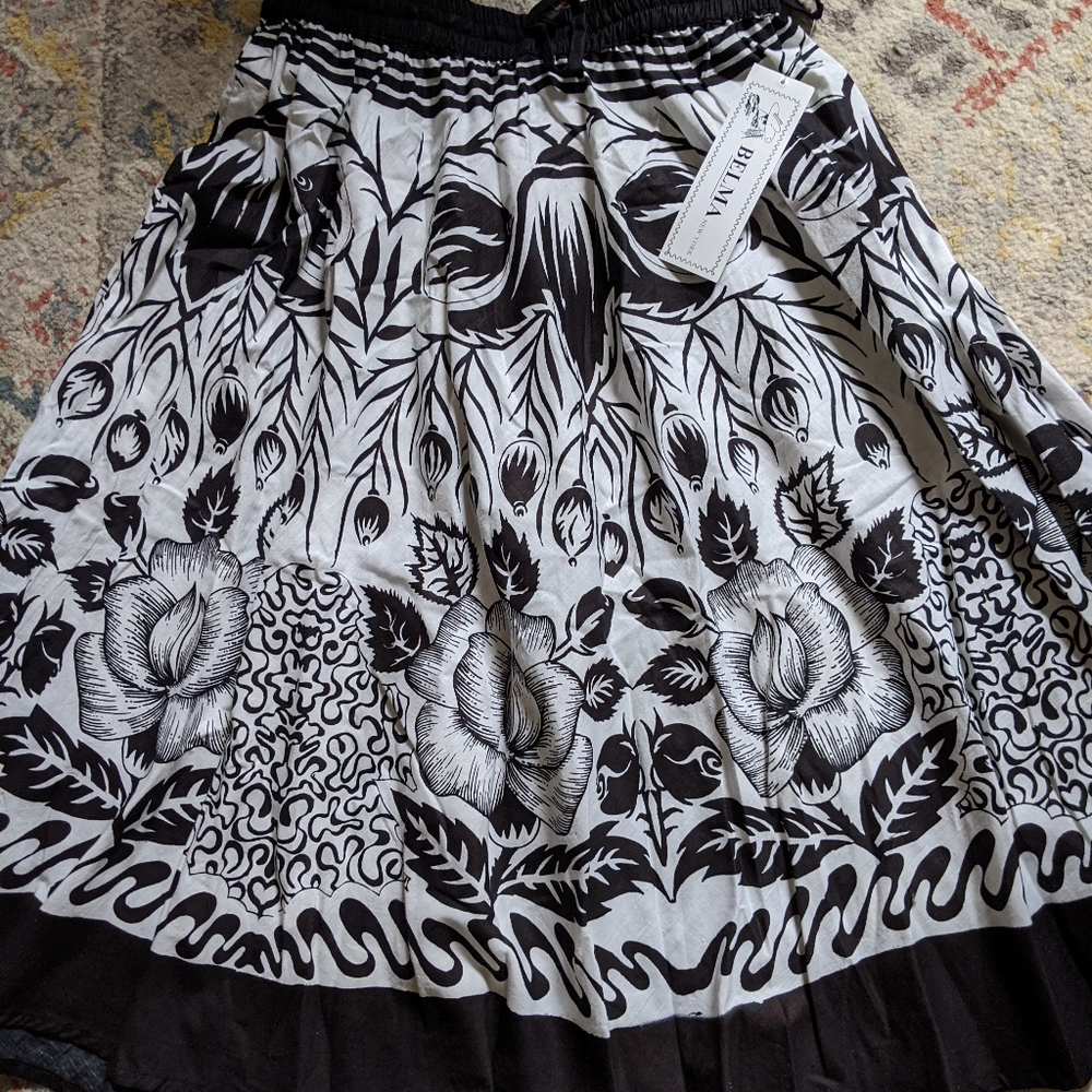 New with tags black and white flowered skirt